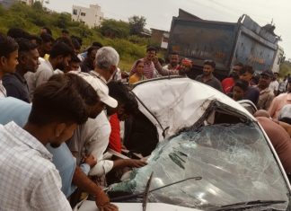 वणी : मुलीला कार चालवणे शिकवताना भीषण अपघात..