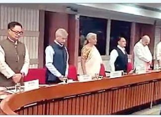 🌐 संसदेचा अर्थसंकल्पीय अधिवेशन आजपासून सुरू: राष्ट्रपतींच्या अभिभाषणाने पडदा उघडणार, सीतारामन सादर करणार नववा पूर्ण अर्थसंकल्प !